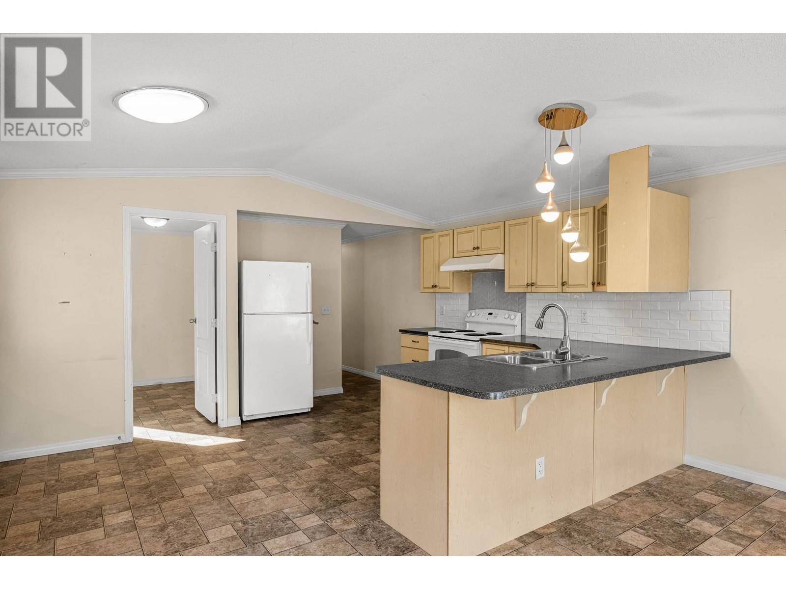 18 Mars Drive Unit# 18m, Kamloops, British Columbia  V2B 1B4 - Photo 3 - 10347989