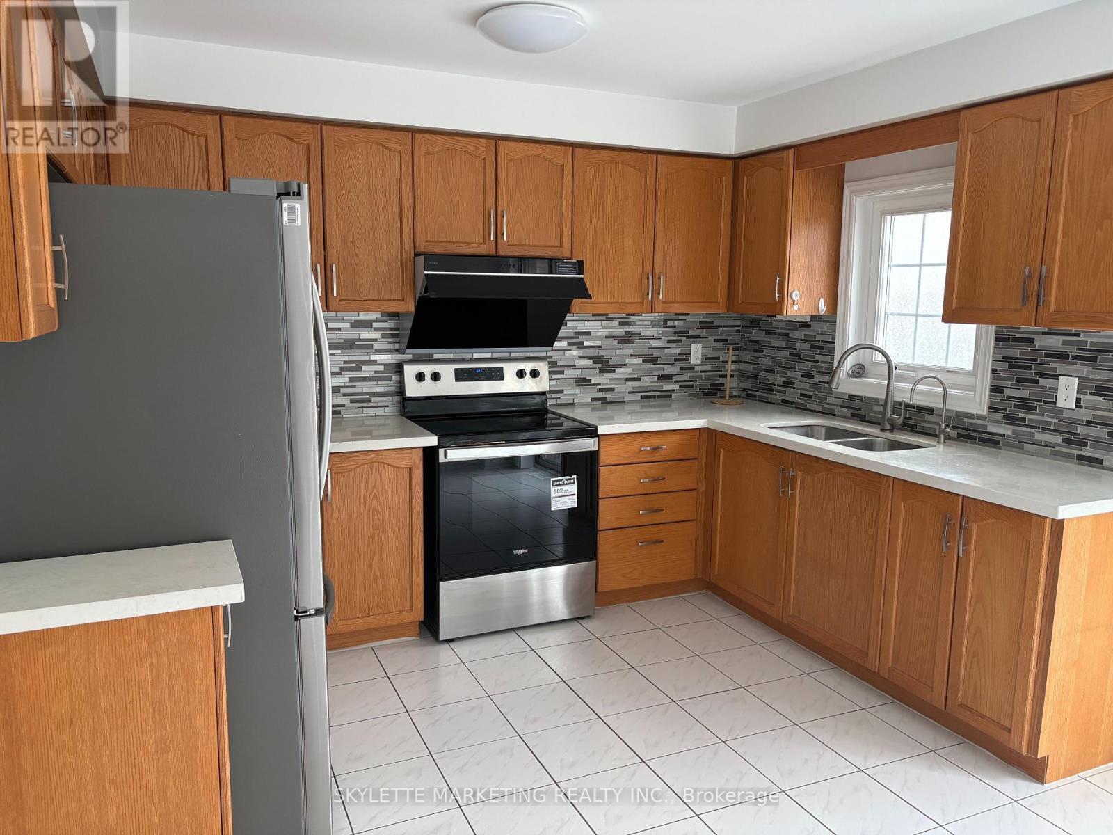 307 Milliken Meadow Drive, Markham, Ontario  L3R 0V8 - Photo 5 - N12151561