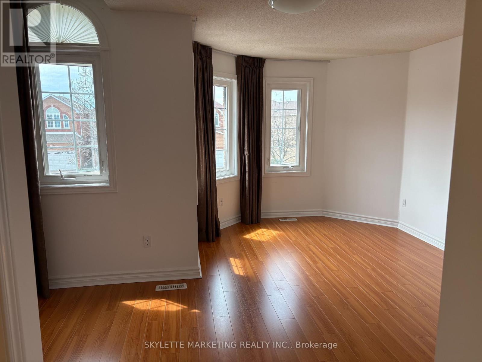307 Milliken Meadow Drive, Markham, Ontario  L3R 0V8 - Photo 6 - N12151561