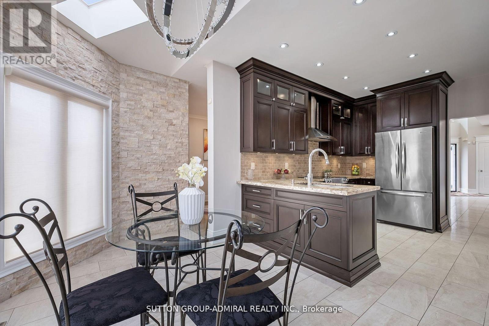45 Inglewood Avenue, Vaughan, Ontario  L4J 7T8 - Photo 13 - N12151582