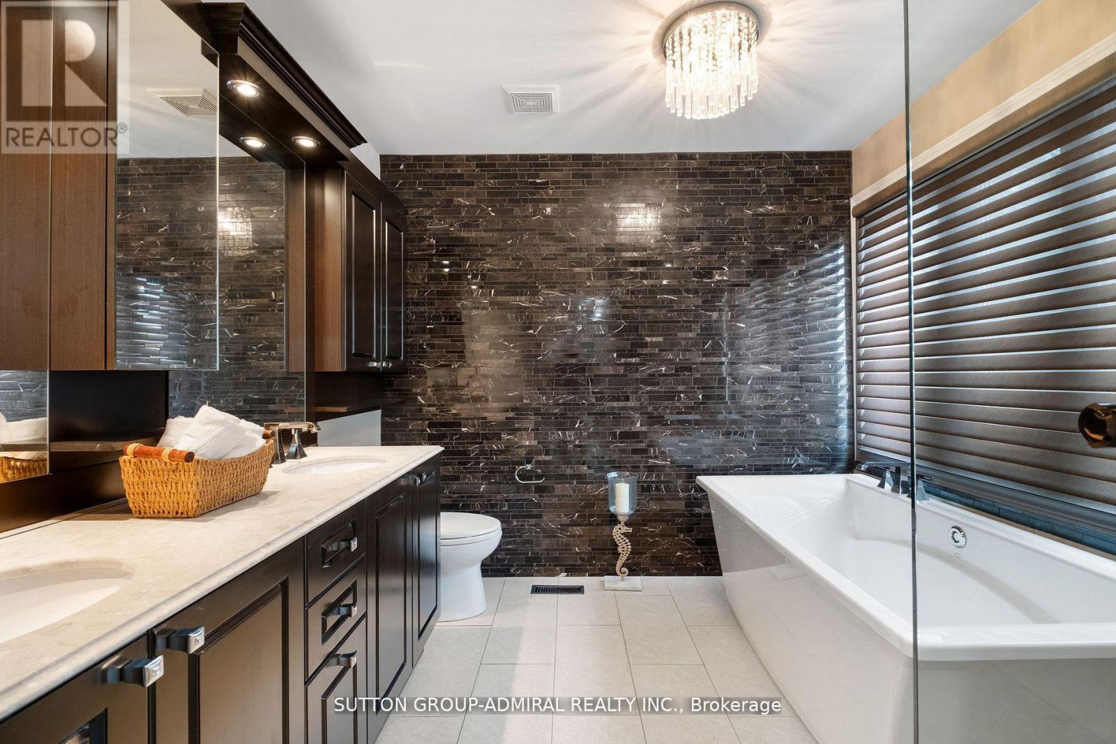 45 Inglewood Avenue, Vaughan, Ontario  L4J 7T8 - Photo 32 - N12151582