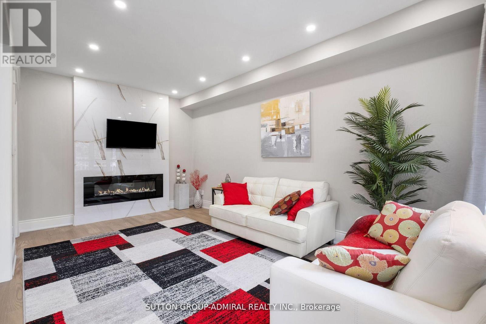 45 Inglewood Avenue, Vaughan, Ontario  L4J 7T8 - Photo 4 - N12151582