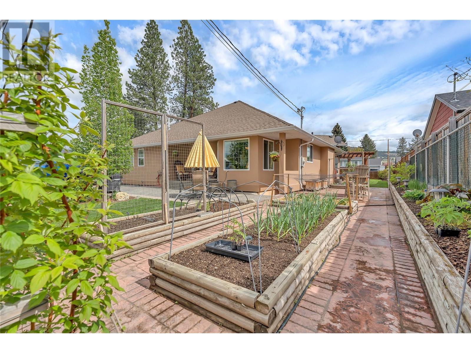 Property at 389 BILLITER Avenue image 5