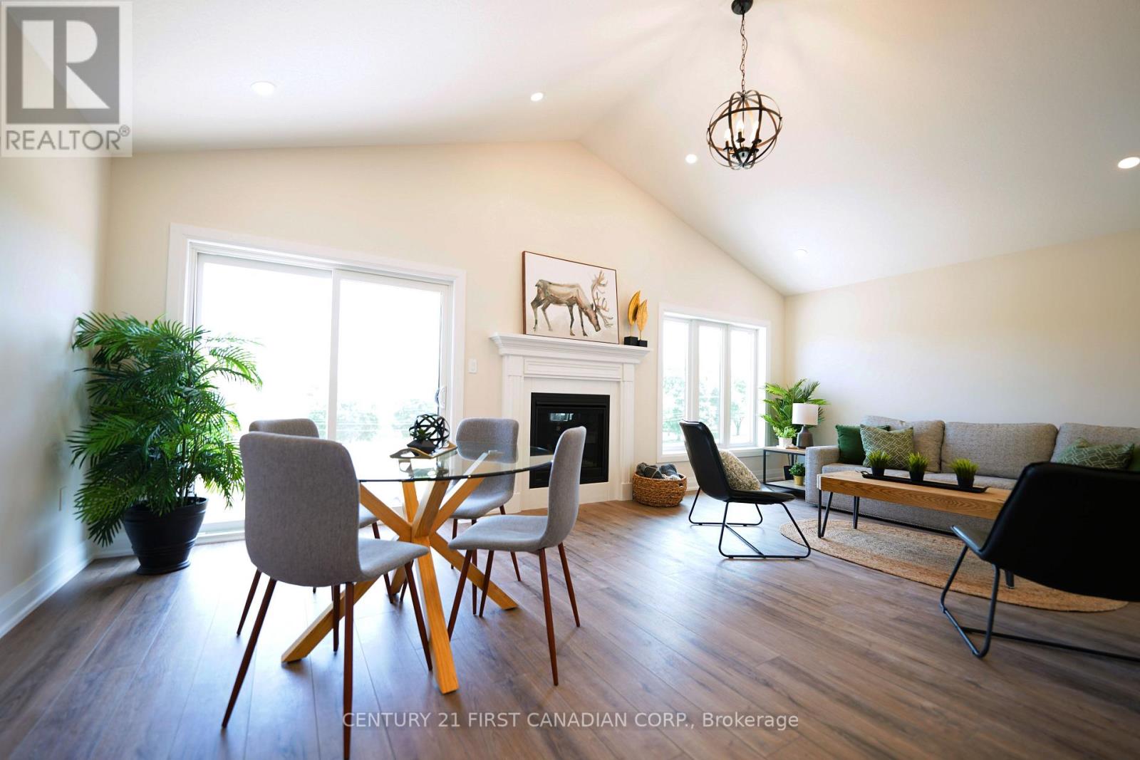 7 Doerr Court, North Middlesex (Alisa Craig), Ontario  N0M 1A0 - Photo 2 - X12151647