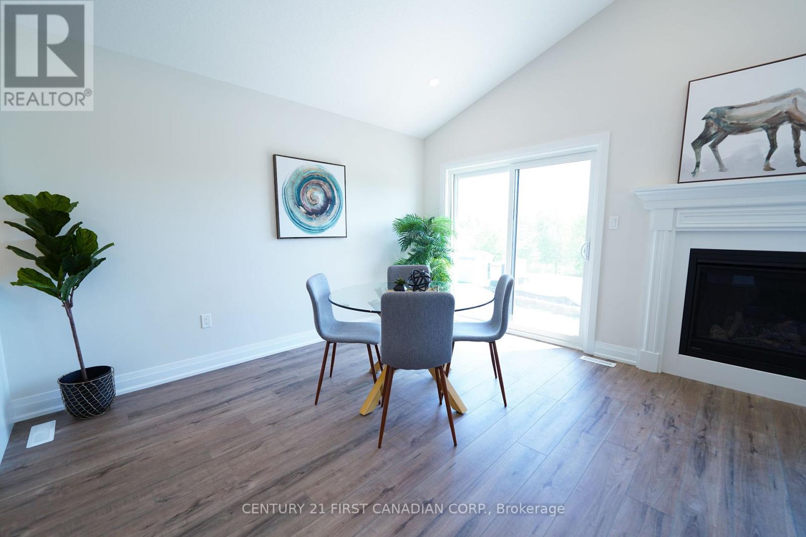 7 Doerr Court, North Middlesex (Alisa Craig), Ontario  N0M 1A0 - Photo 8 - X12151647