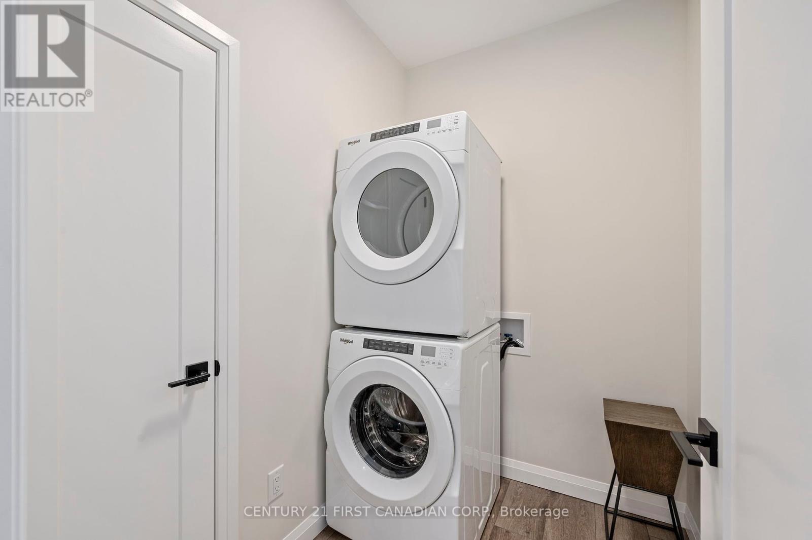 7 - 32 Postma Crescent, North Middlesex (Alisa Craig), Ontario  N0M 1A0 - Photo 8 - X12151658