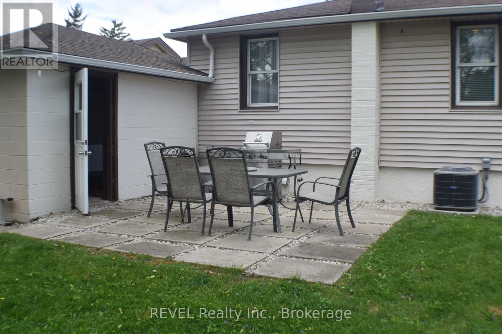 5820 Keith Street, Niagara Falls (Church's Lane), Ontario  L2J 1J9 - Photo 3 - X12149411