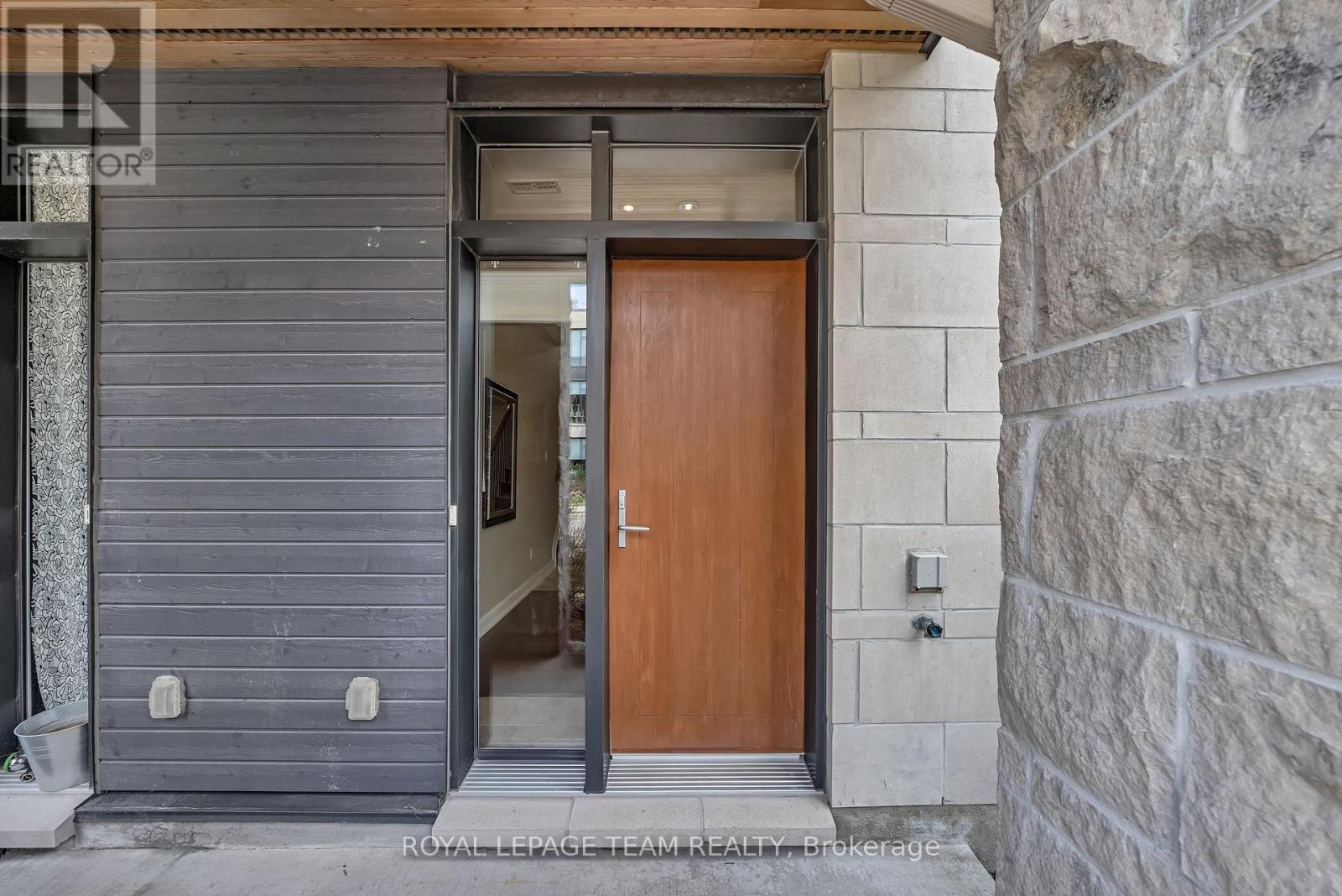 206 Jeremiah Kealey Street, Ottawa, Ontario  K1S 5H3 - Photo 4 - X12151613