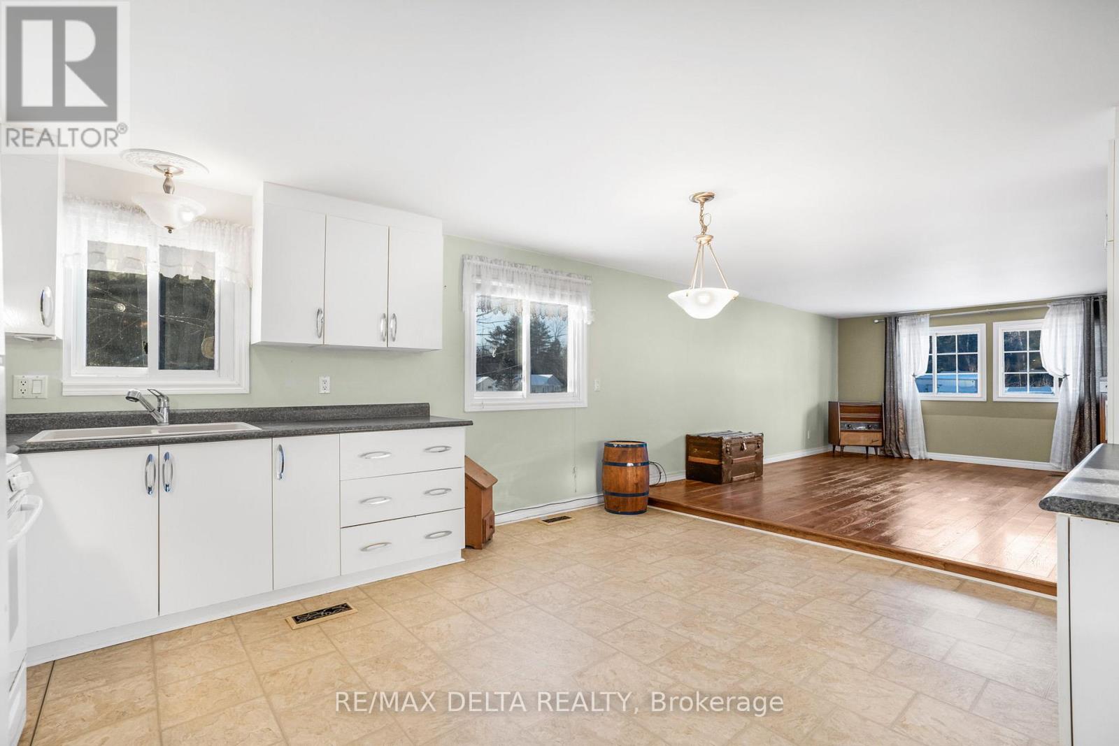 417 - 8250 County Road 17 Road, Clarence-Rockland, Ontario  K4K 1K7 - Photo 11 - X12151643
