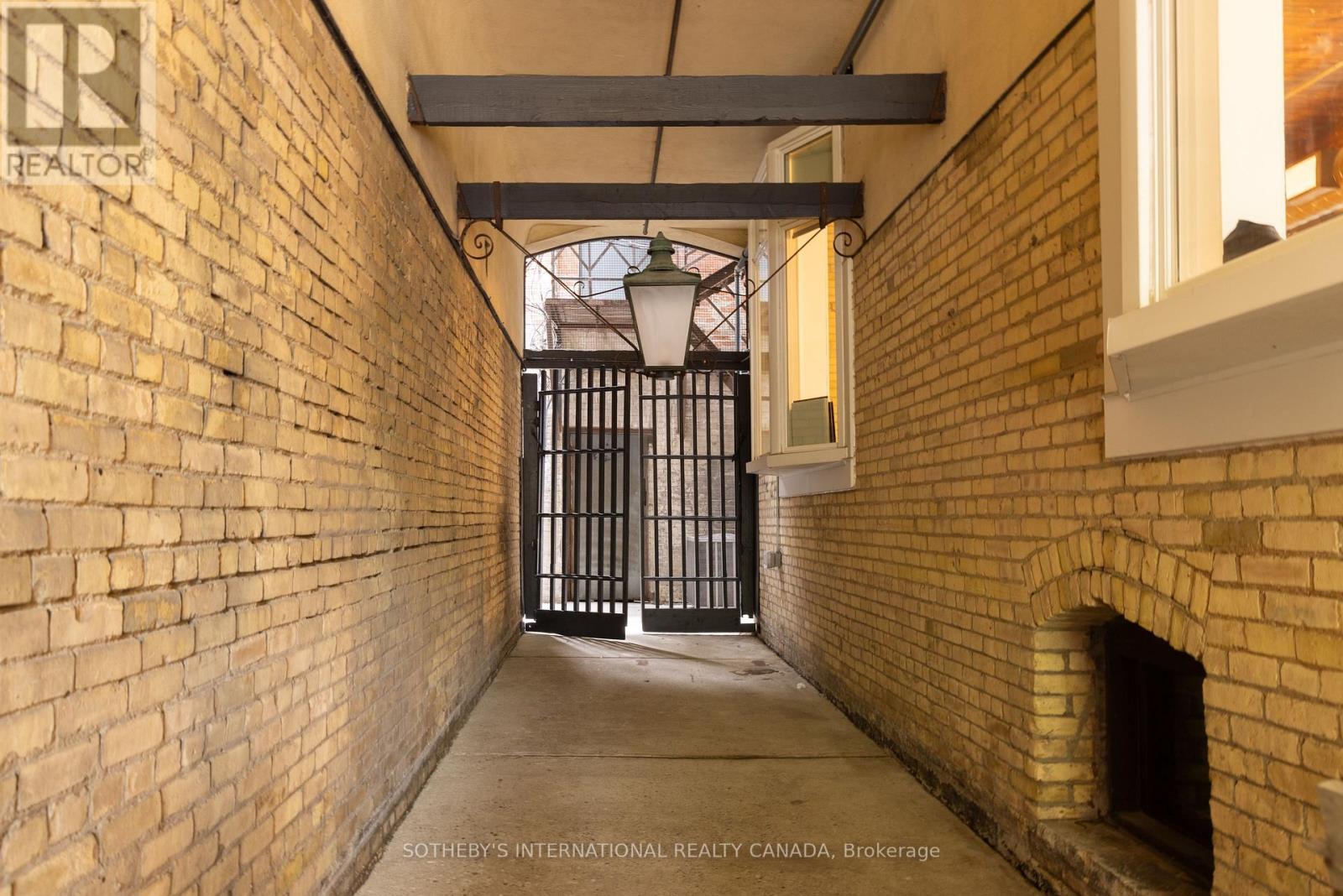 18 Gloucester Lane, Toronto (Church-Yonge Corridor), Ontario  M4Y 1L5 - Photo 43 - C12151542