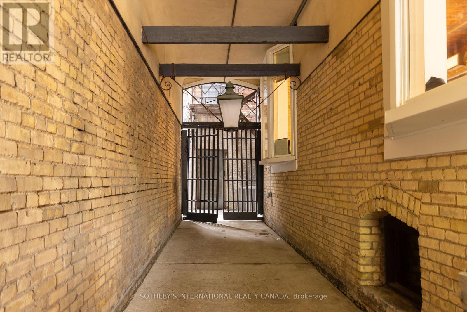 18 Gloucester Lane, Toronto (Church-Yonge Corridor), Ontario  M4Y 1L5 - Photo 48 - C12151542