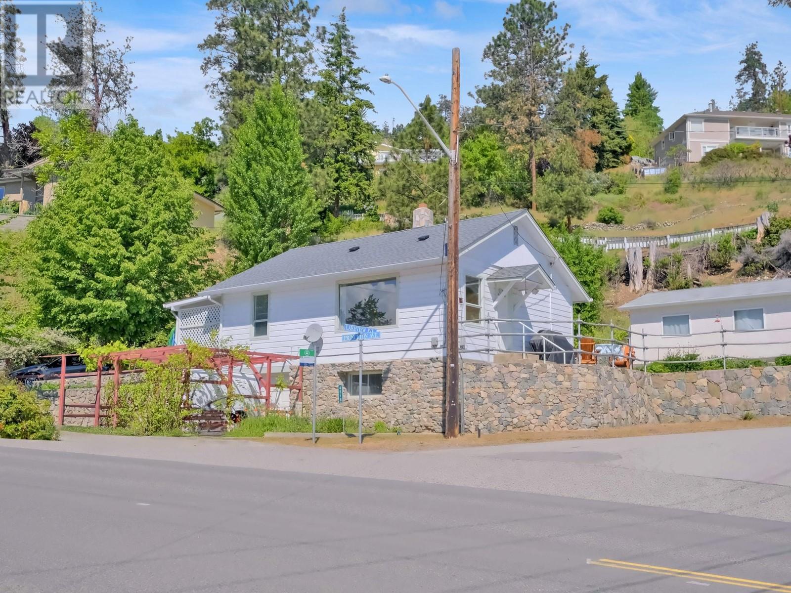 Property at 4516 Princeton Avenue image 2