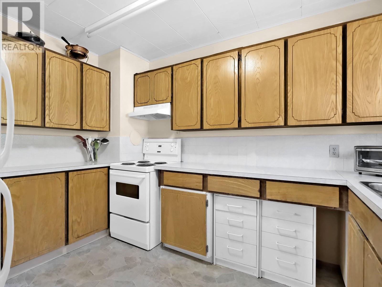 4516 Princeton Avenue, Peachland, British Columbia  V0H 1X4 - Photo 12 - 10348169