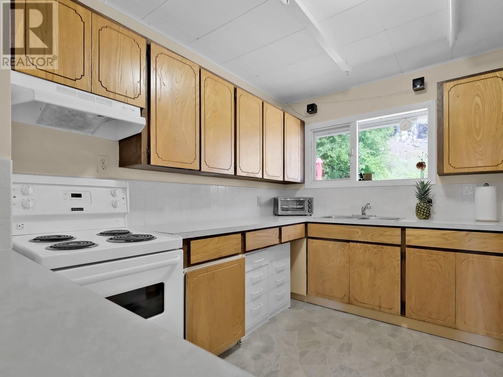 4516 Princeton Avenue, Peachland, British Columbia  V0H 1X4 - Photo 13 - 10348169