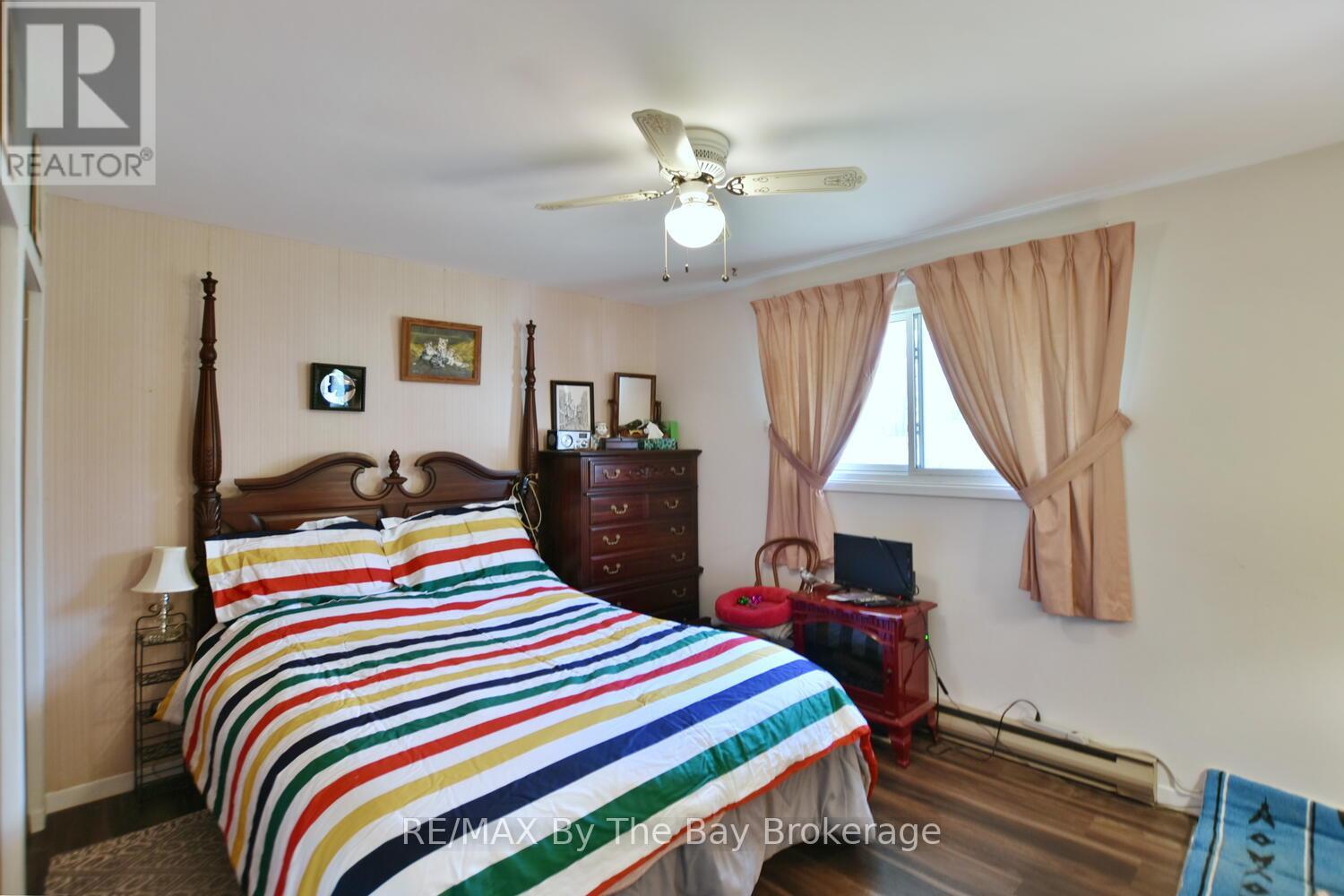 82 Helena Street, Wasaga Beach, Ontario  L9Z 1R1 - Photo 11 - S12151624