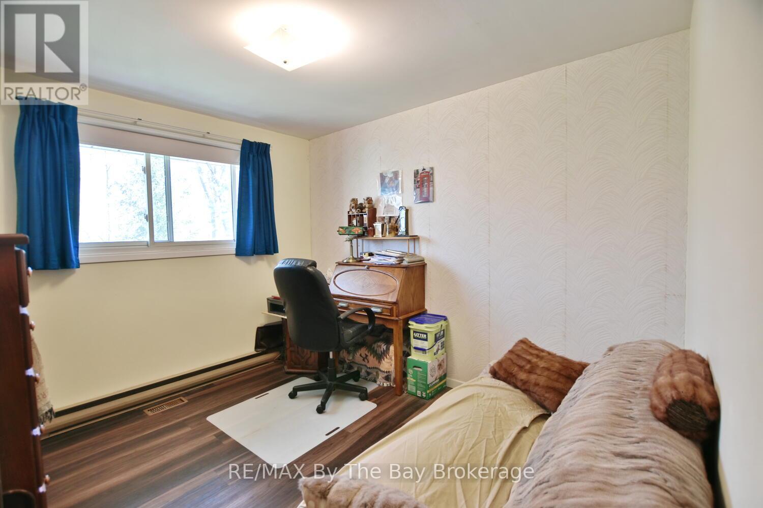 82 Helena Street, Wasaga Beach, Ontario  L9Z 1R1 - Photo 14 - S12151624