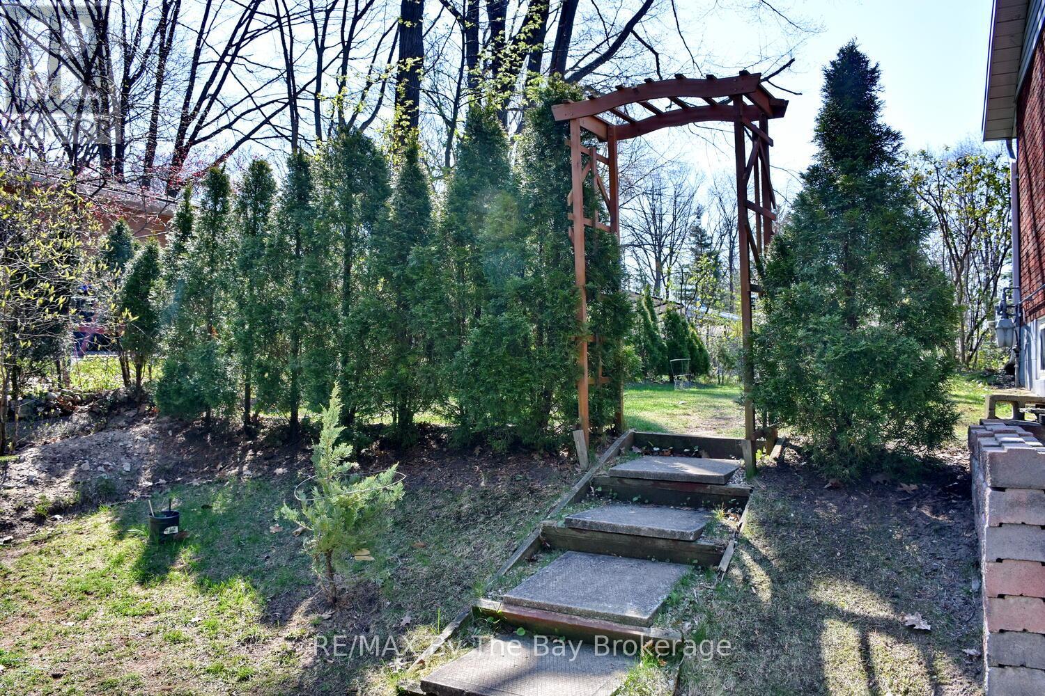 82 Helena Street, Wasaga Beach, Ontario  L9Z 1R1 - Photo 22 - S12151624