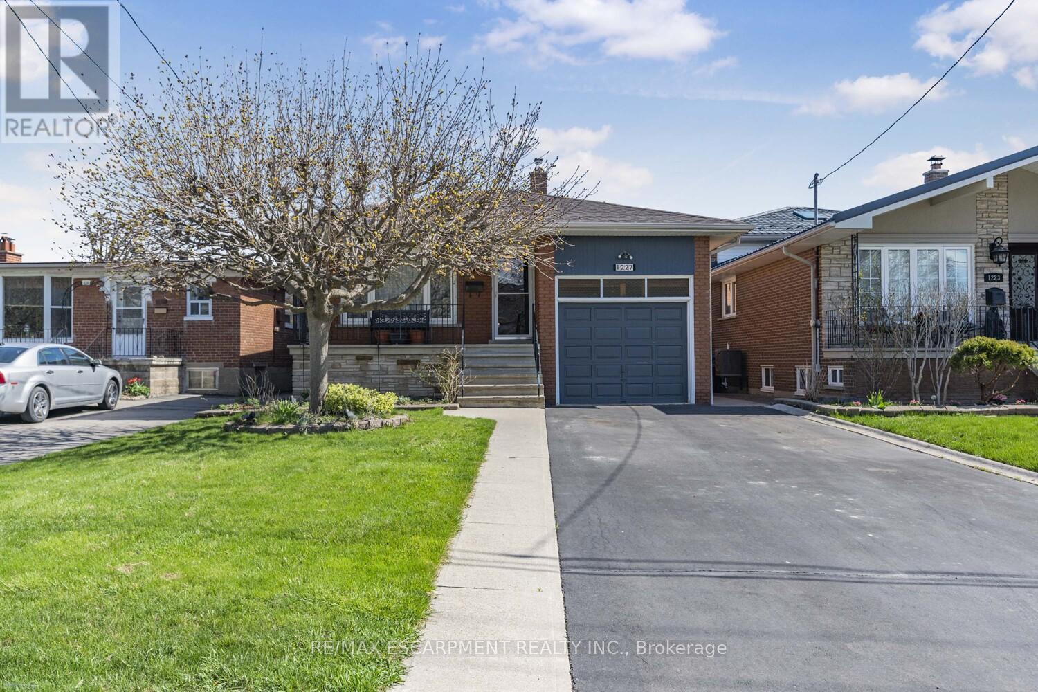 Property at 1227 ALEXANDRA AVENUE image 4