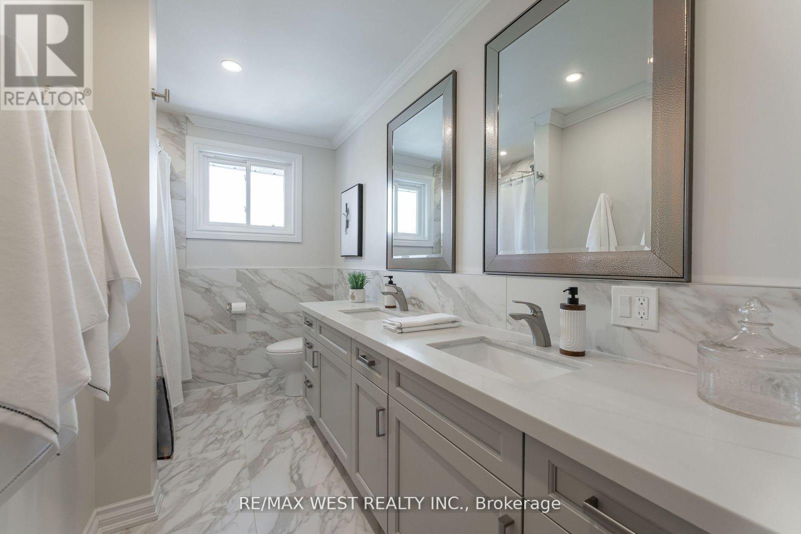 130 Spruce Avenue, Richmond Hill, Ontario  L4C 6W1 - Photo 16 - N12121345