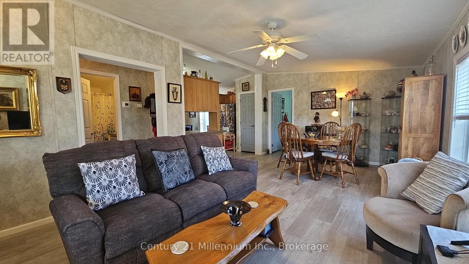 114 Rosewood Drive, Georgian Bluffs, Ontario N4K 5N5 - Photo 10 - X12151618