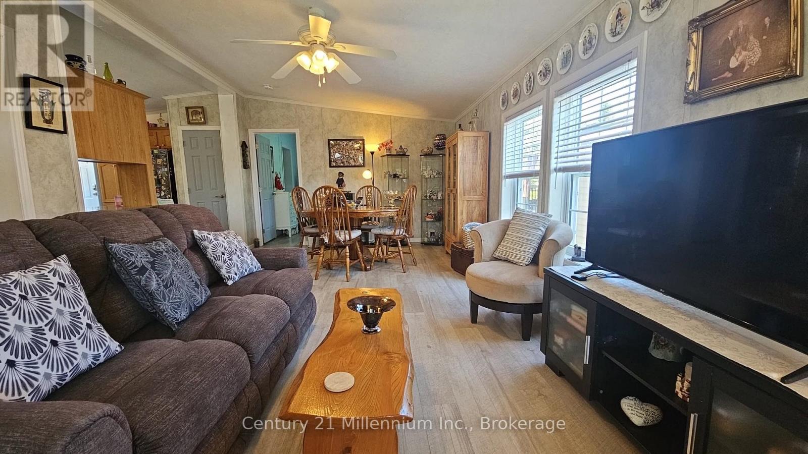 114 Rosewood Drive, Georgian Bluffs, Ontario N4K 5N5 - Photo 11 - X12151618