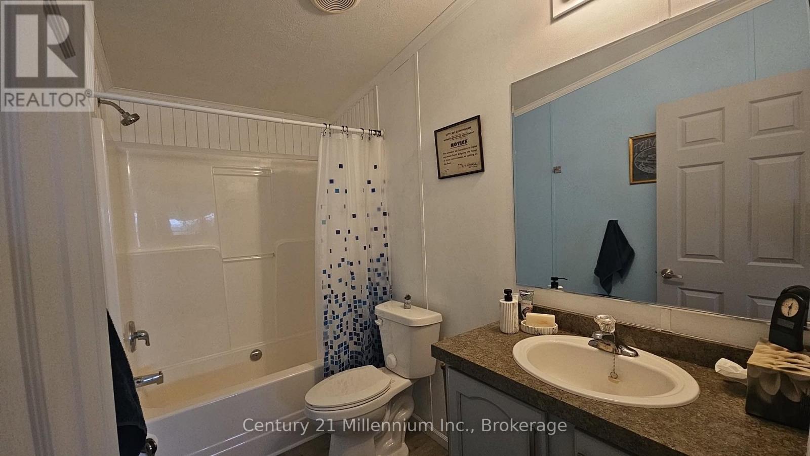 114 Rosewood Drive, Georgian Bluffs, Ontario N4K 5N5 - Photo 16 - X12151618