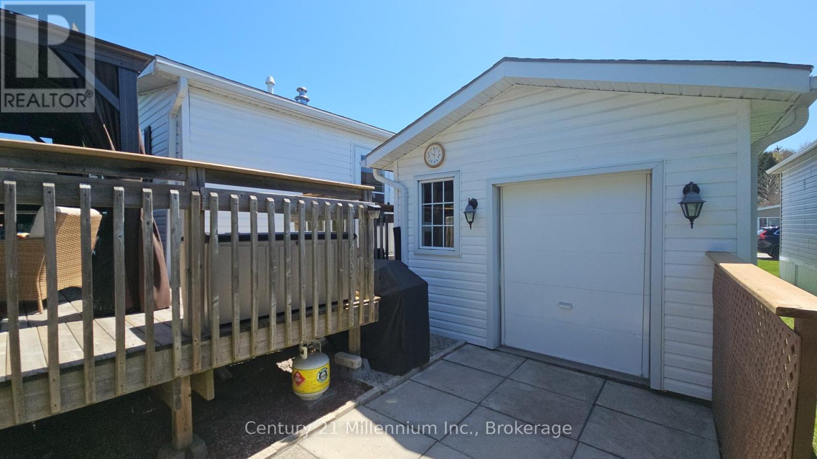 114 Rosewood Drive, Georgian Bluffs, Ontario N4K 5N5 - Photo 32 - X12151618