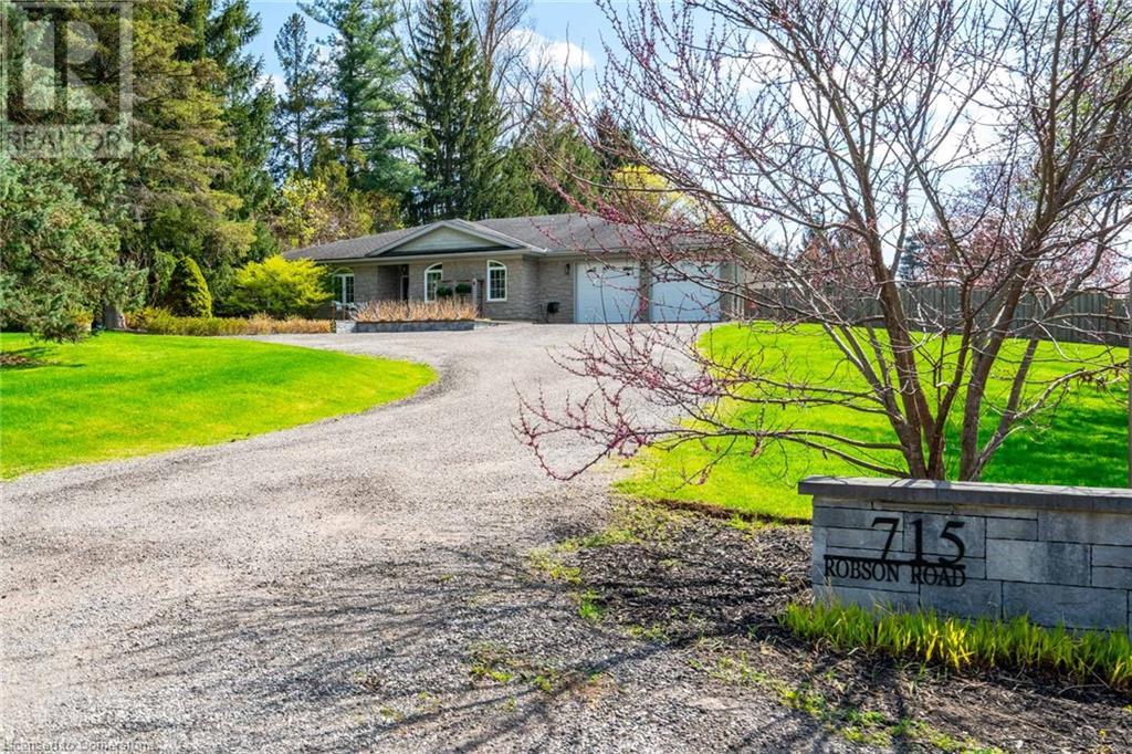 715 Robson Road, Waterdown, Ontario  L8B 1H2 - Photo 2 - 40729233