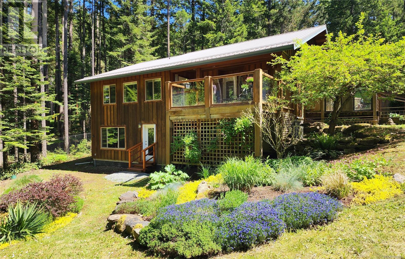741 Lockinvar Lane, Gabriola Island, British Columbia  V0R 1X3 - Photo 1 - 1000001