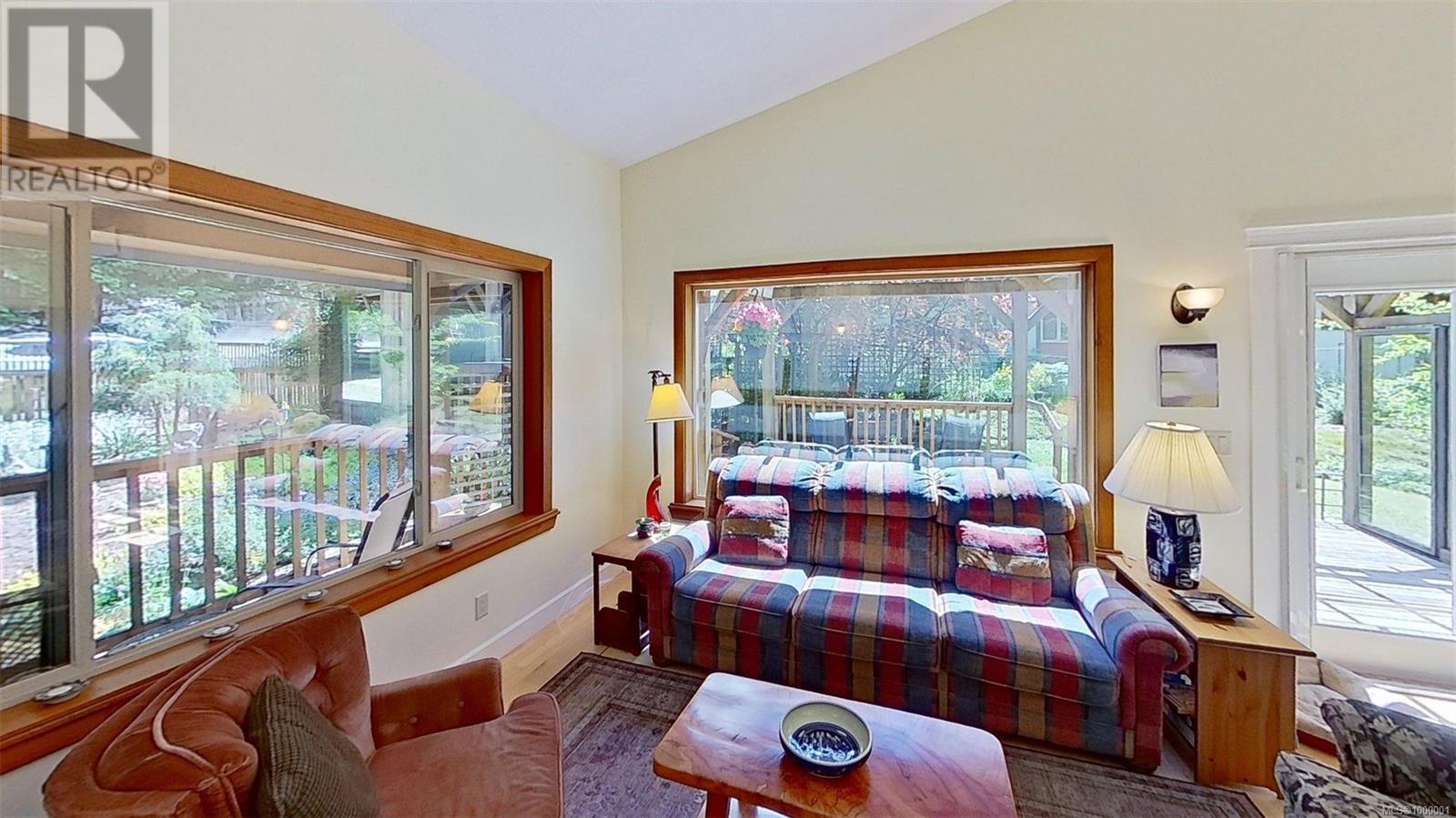 741 Lockinvar Lane, Gabriola Island, British Columbia  V0R 1X3 - Photo 4 - 1000001