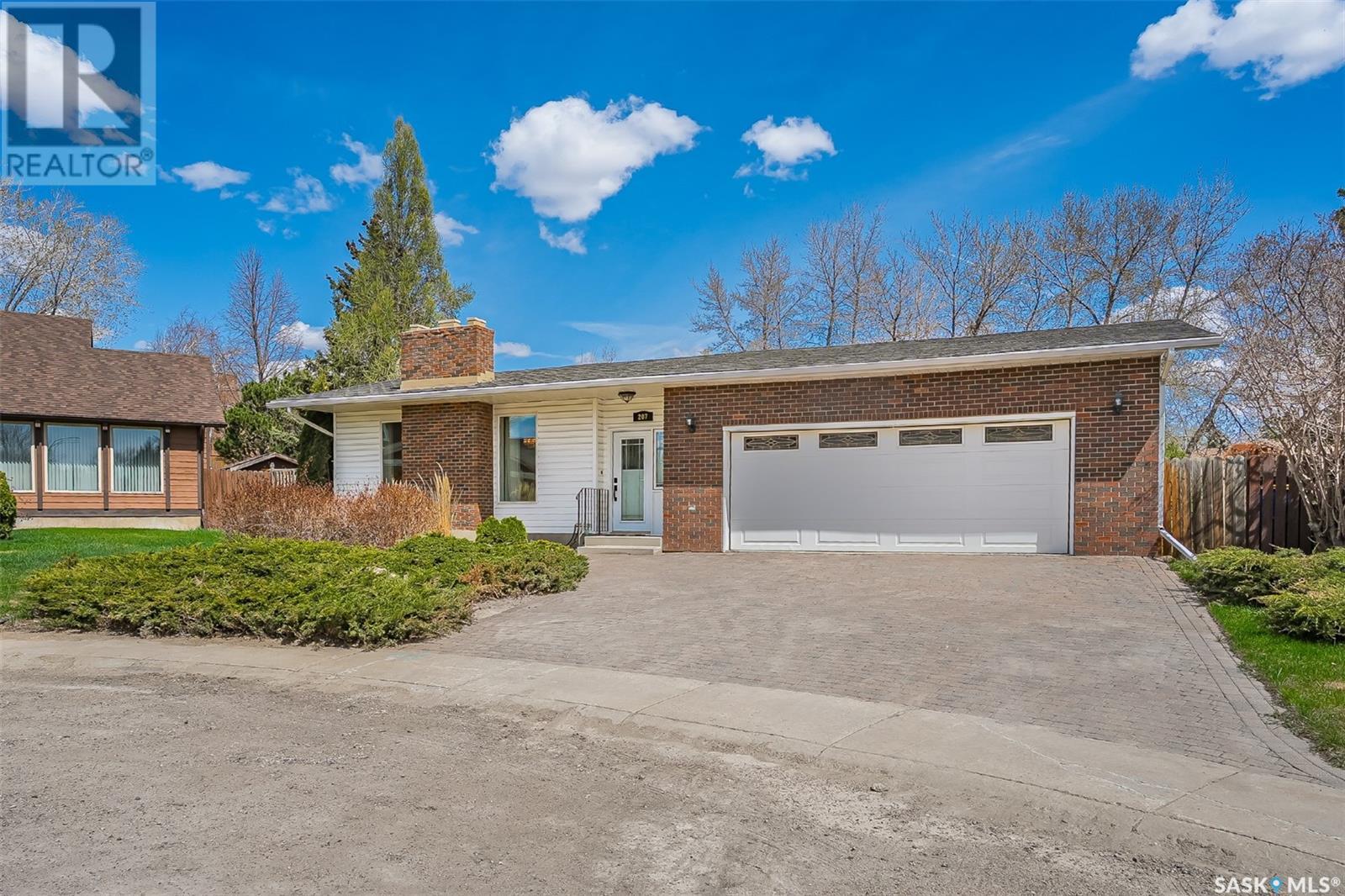 Property at 207 Costigan BAY image 2