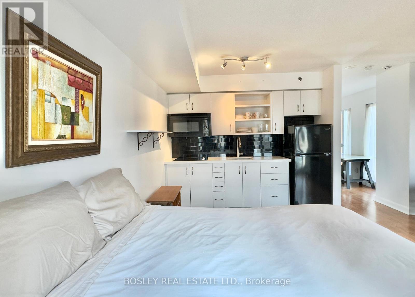 1401 - 200 Victoria Street, Toronto, Ontario  M5B 1V8 - Photo 9 - C12151672