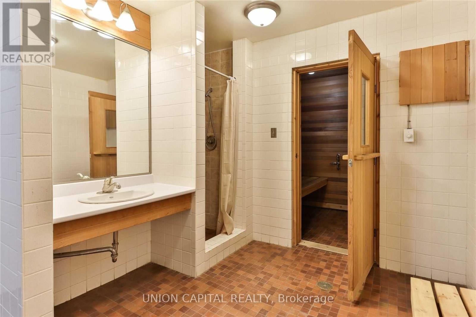1011 - 720 Spadina Avenue, Toronto (University), Ontario  M5S 2T9 - Photo 19 - C12151685