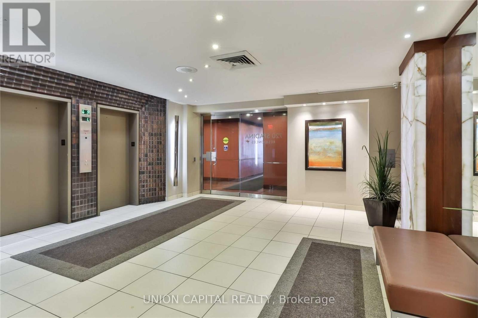 Property at 1011 - 720 SPADINA AVENUE image 2