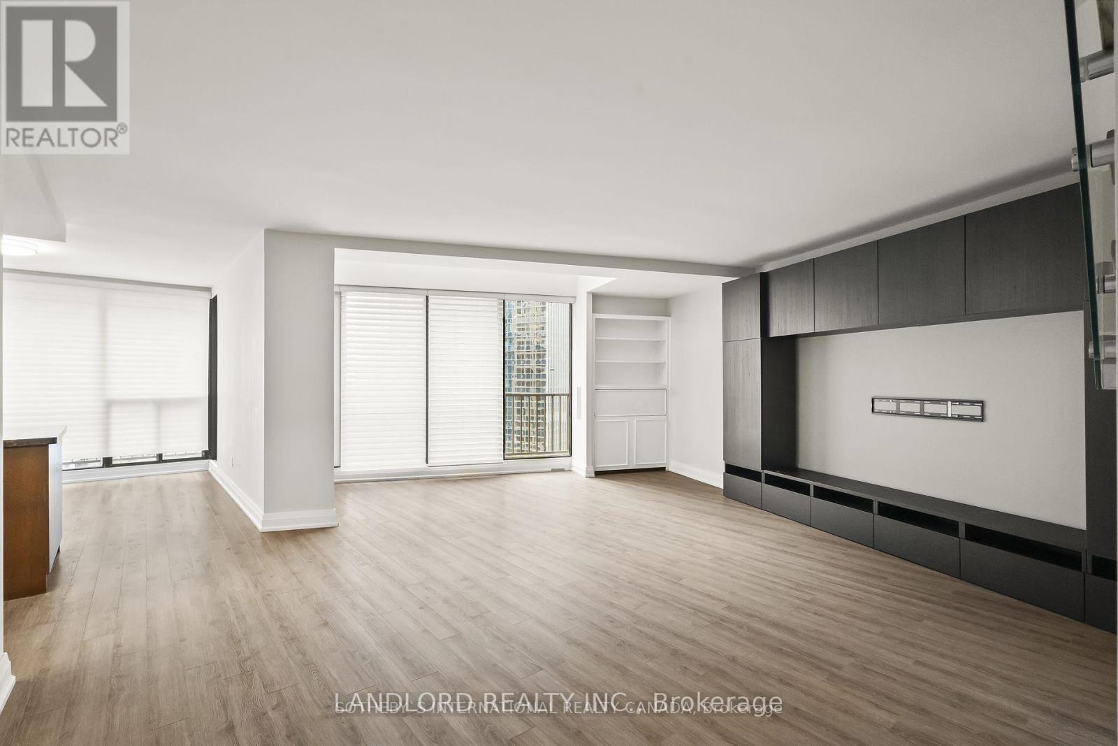 2208 - 33 Harbour Square, Toronto, Ontario  M5J 2G2 - Photo 8 - C12151690