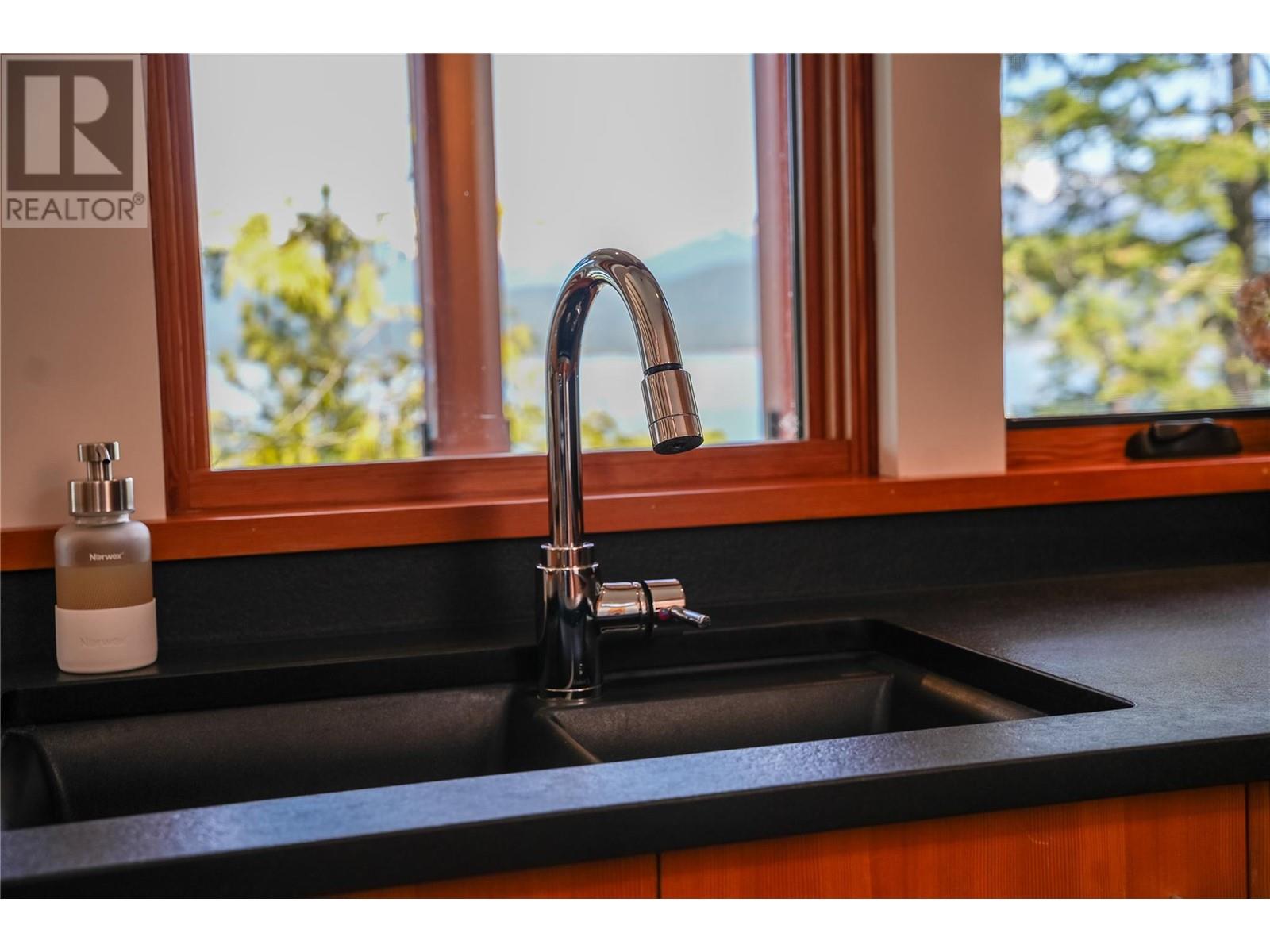 285 Kootenay Lake Road, Procter, British Columbia  V1L 0B6 - Photo 18 - 10346665