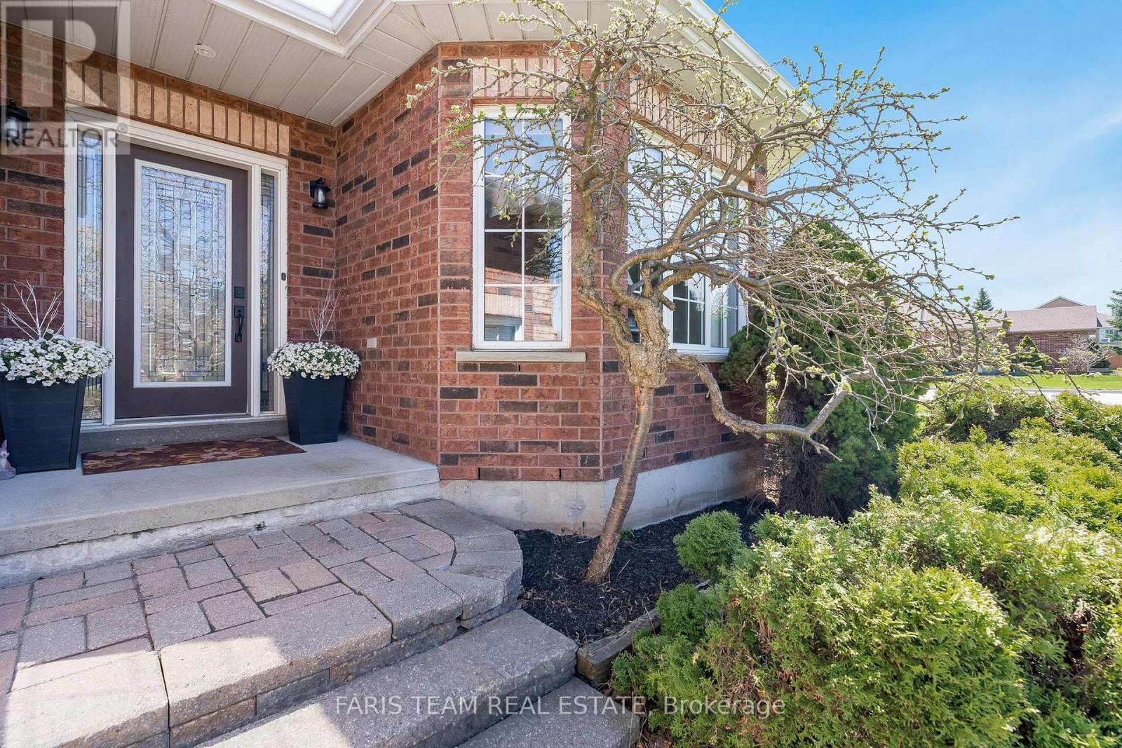 1 Bloxham Place, Barrie, Ontario  L4N 9K3 - Photo 3 - S12030786