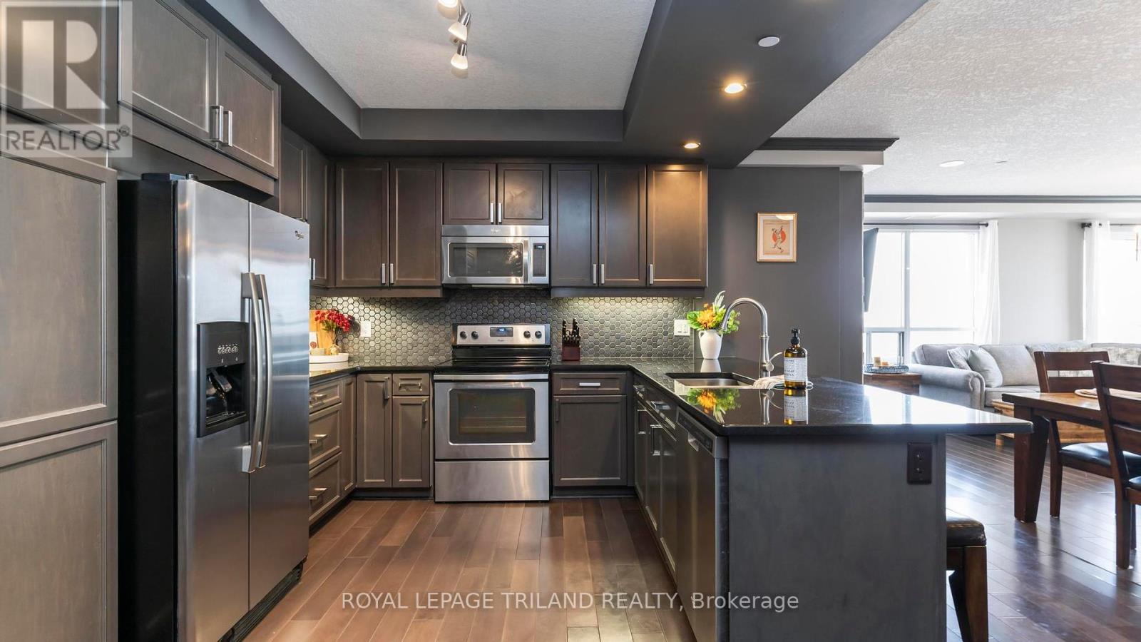 Photo 11 of 44 for 2303 - 330 Ridout Street N