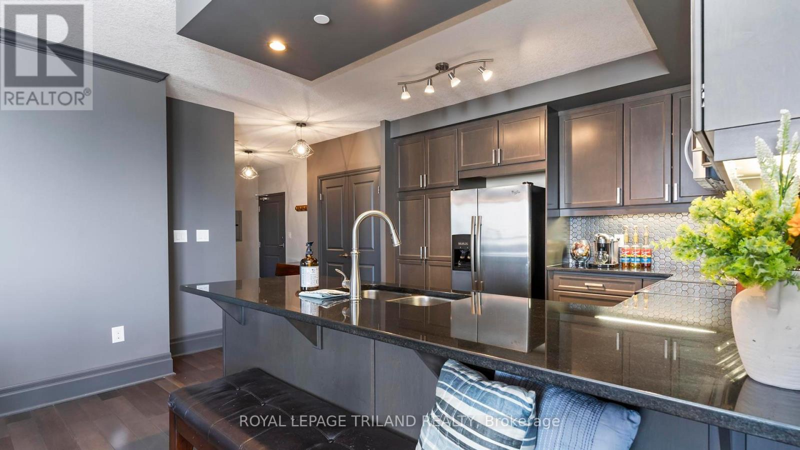 Photo 14 of 44 for 2303 - 330 Ridout Street N
