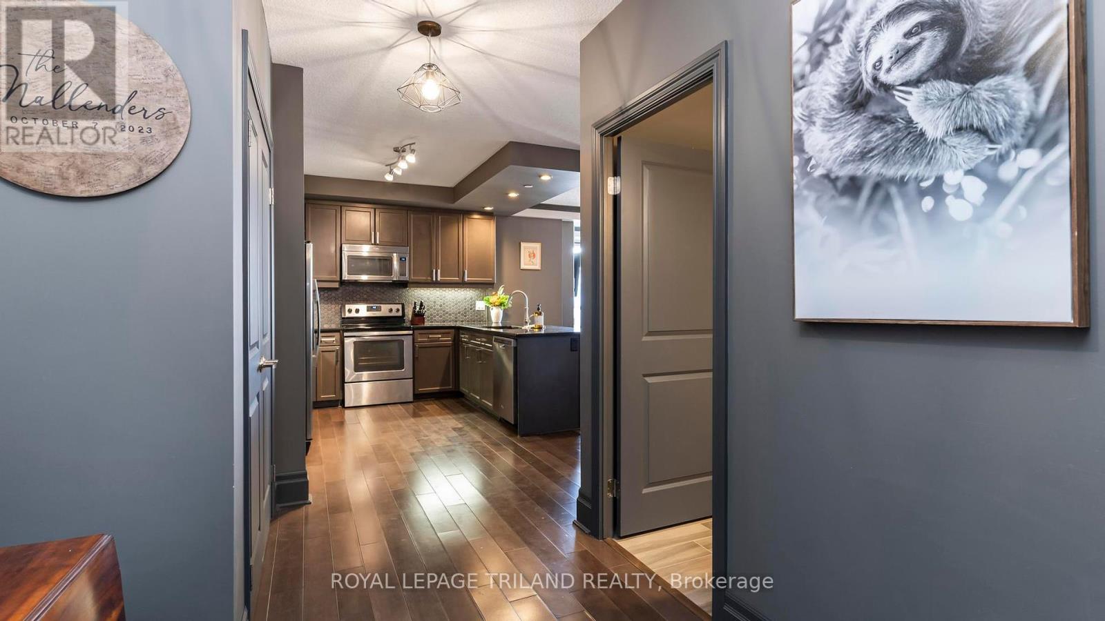Photo 9 of 44 for 2303 - 330 Ridout Street N