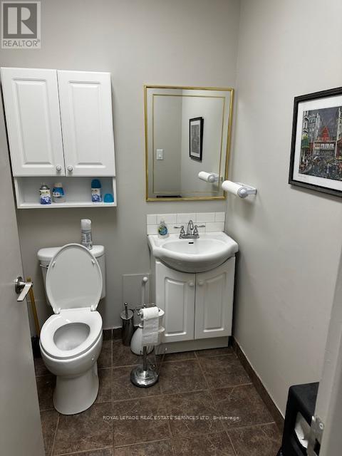 200 - 235 Lakeshore Road E, Oakville, Ontario  L6J 1A7 - Photo 11 - W12151629