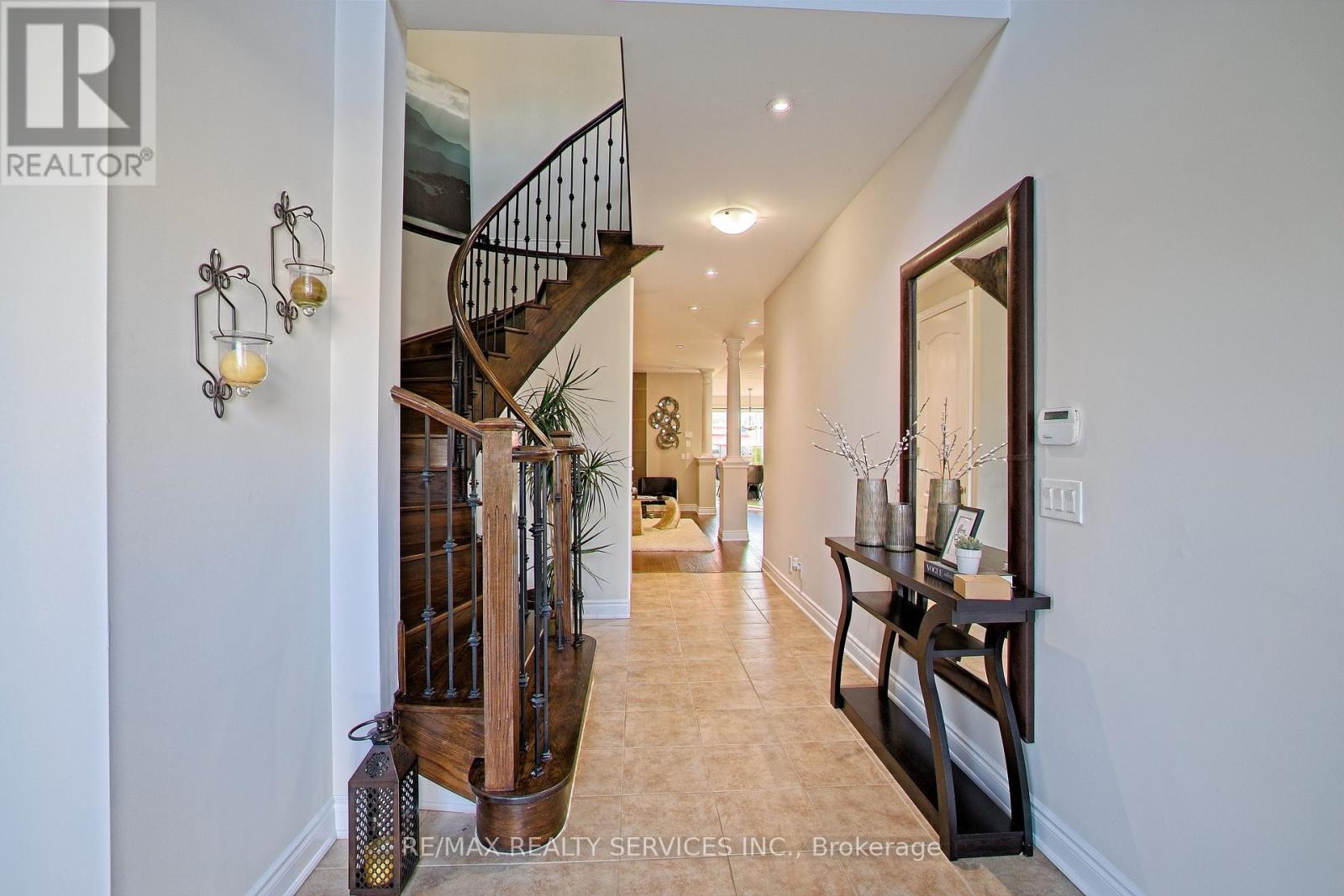 93 Bear Run Road, Brampton, Ontario  L6X 2Z9 - Photo 5 - W12151648