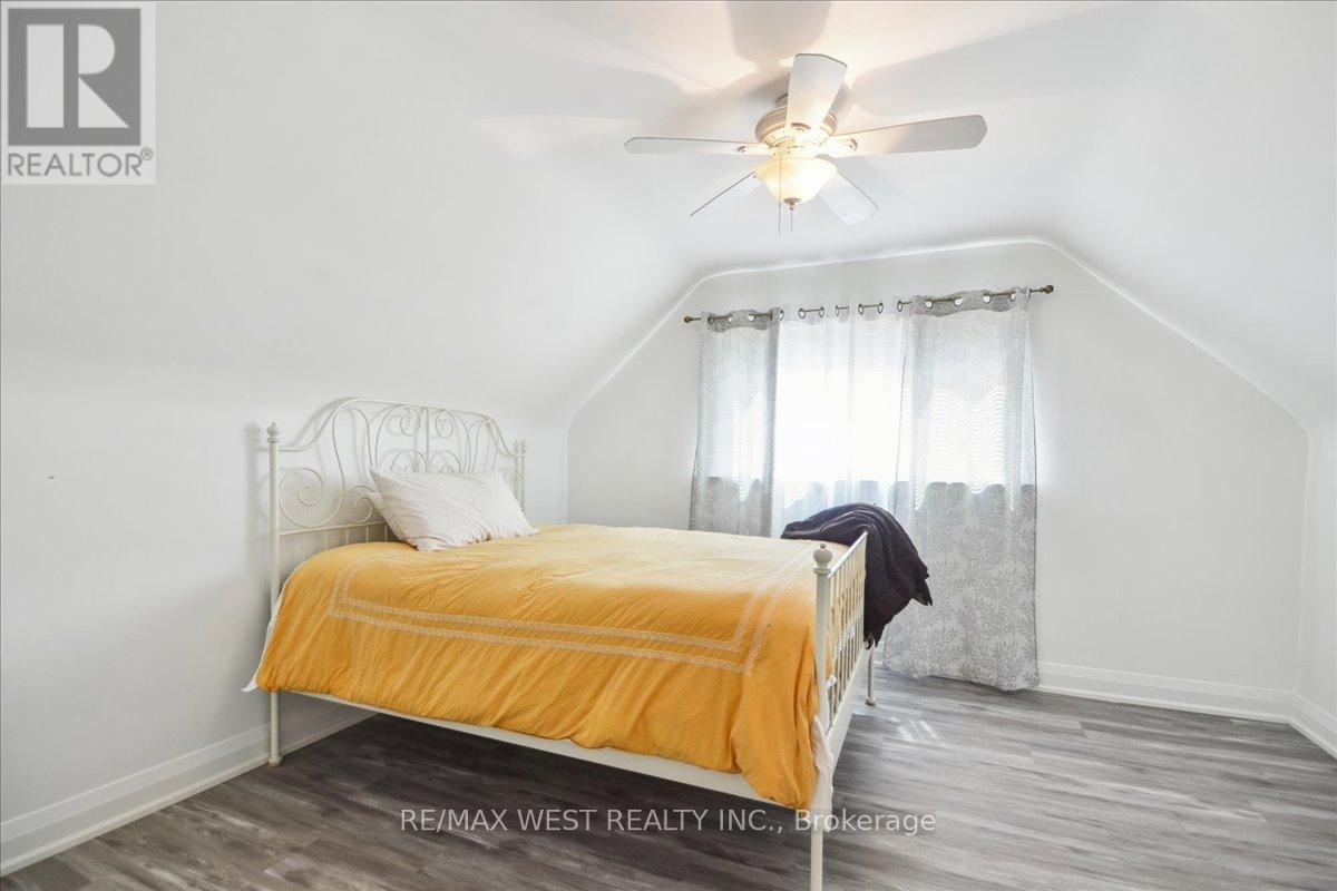 1 Huntsmoor Road, Toronto, Ontario  M9W 3R4 - Photo 6 - W12151751