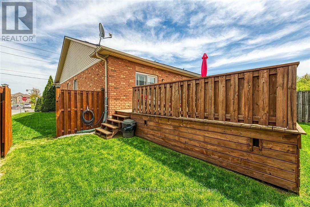 70 Garden Avenue, Brantford, Ontario  N3S 0A1 - Photo 9 - X12151662