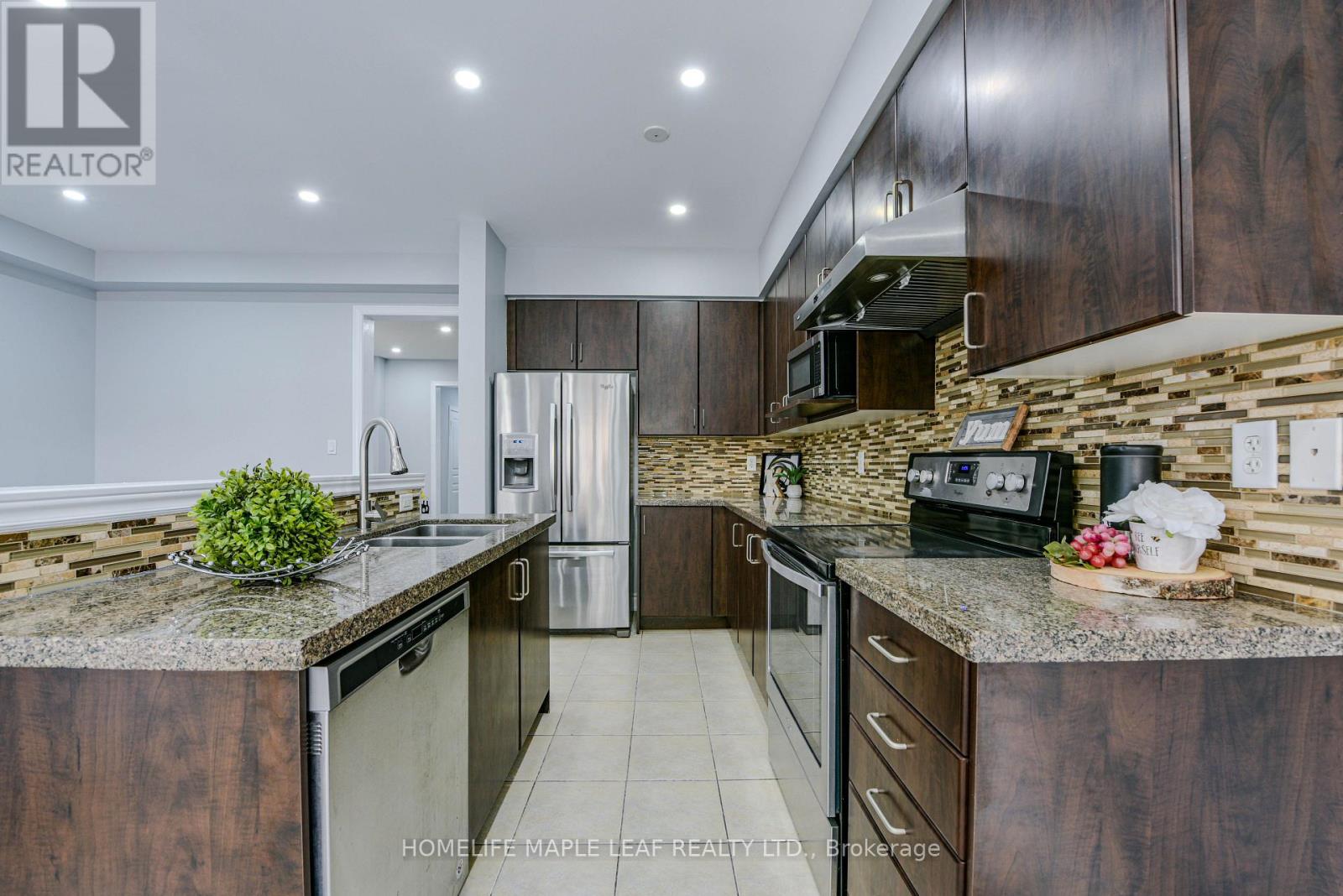 15 Orangeblossom Trail, Brampton, Ontario  L6X 3B4 - Photo 18 - W12150990
