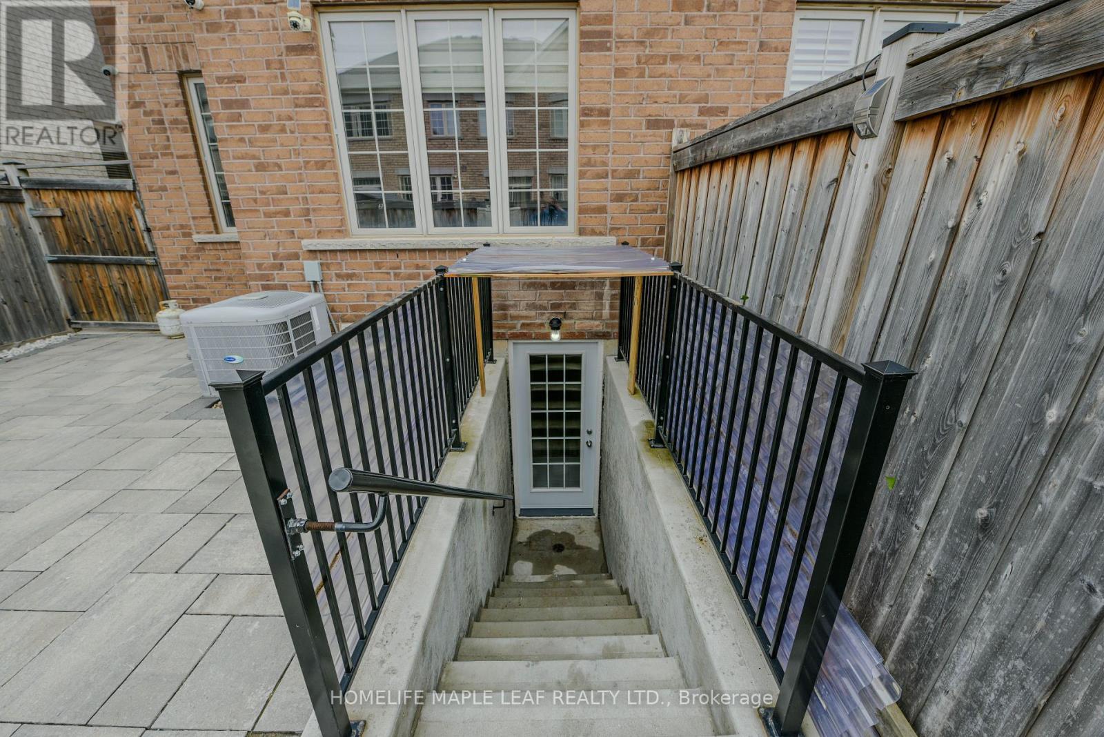 15 Orangeblossom Trail, Brampton, Ontario  L6X 3B4 - Photo 48 - W12150990