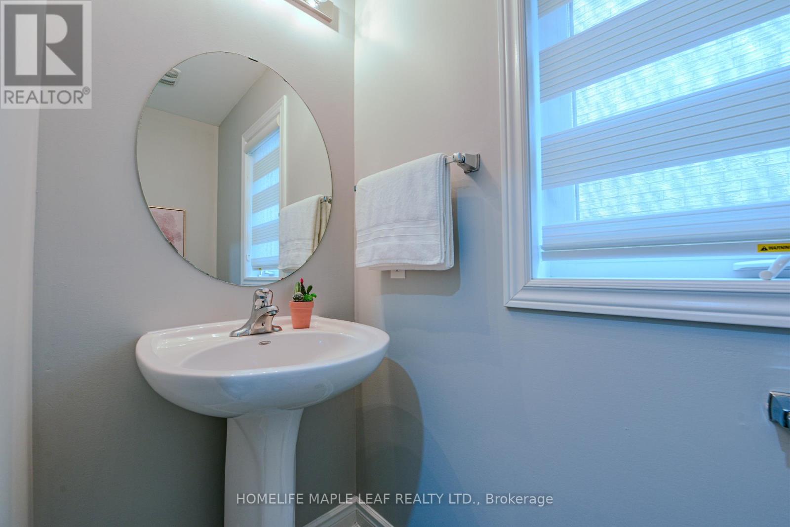 15 Orangeblossom Trail, Brampton, Ontario  L6X 3B4 - Photo 5 - W12150990