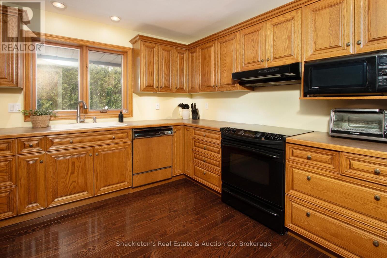 258 Windermere Court E, London North, Ontario  N6G 4L4 - Photo 7 - X12151804