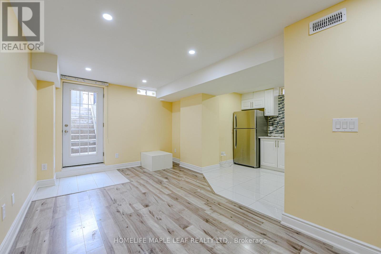 15 Orangeblossom Trail, Brampton, Ontario  L6X 3B4 - Photo 37 - W12150990
