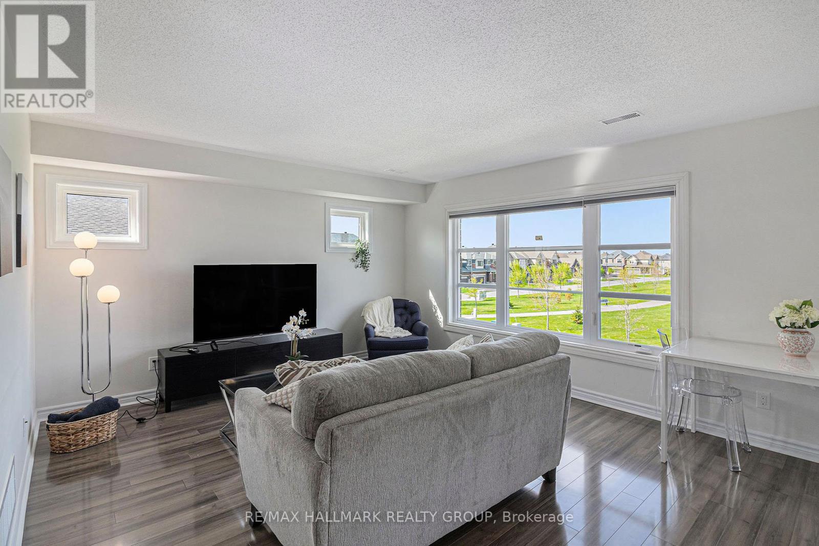 B - 735 Magnolia Street, Ottawa, Ontario  K4A 1B7 - Photo 2 - X12151801